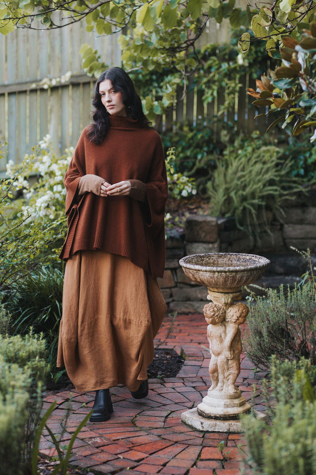 Montaigne Agnès 100% New Zealand Lambswool Poncho Chestnut1