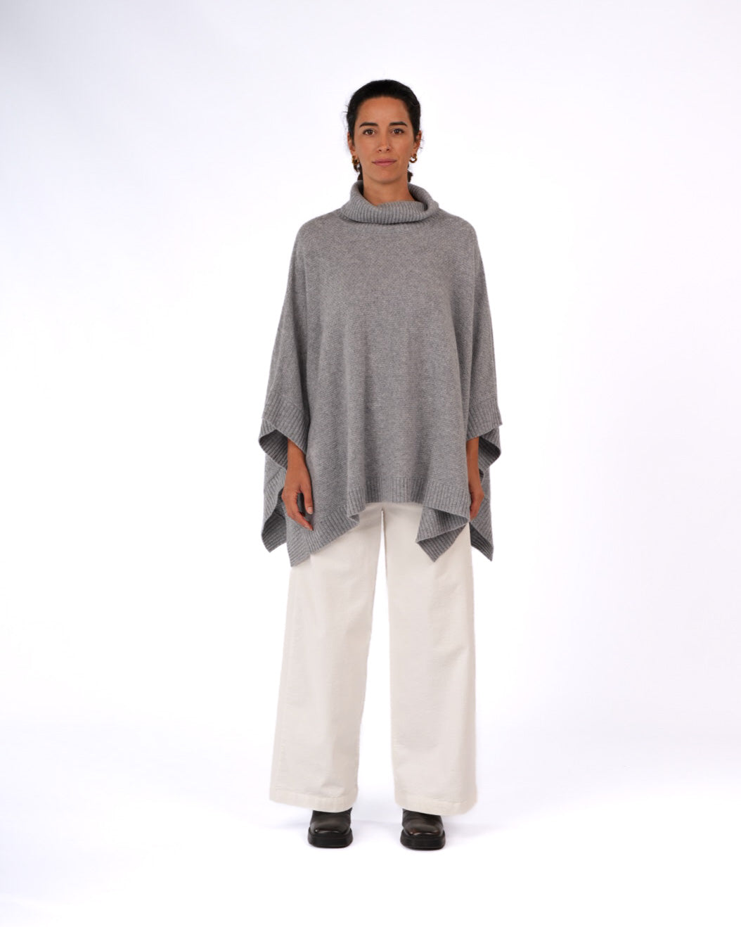 Montaigne Agnès 100% New Zealand Lambswool Poncho Soft Grey