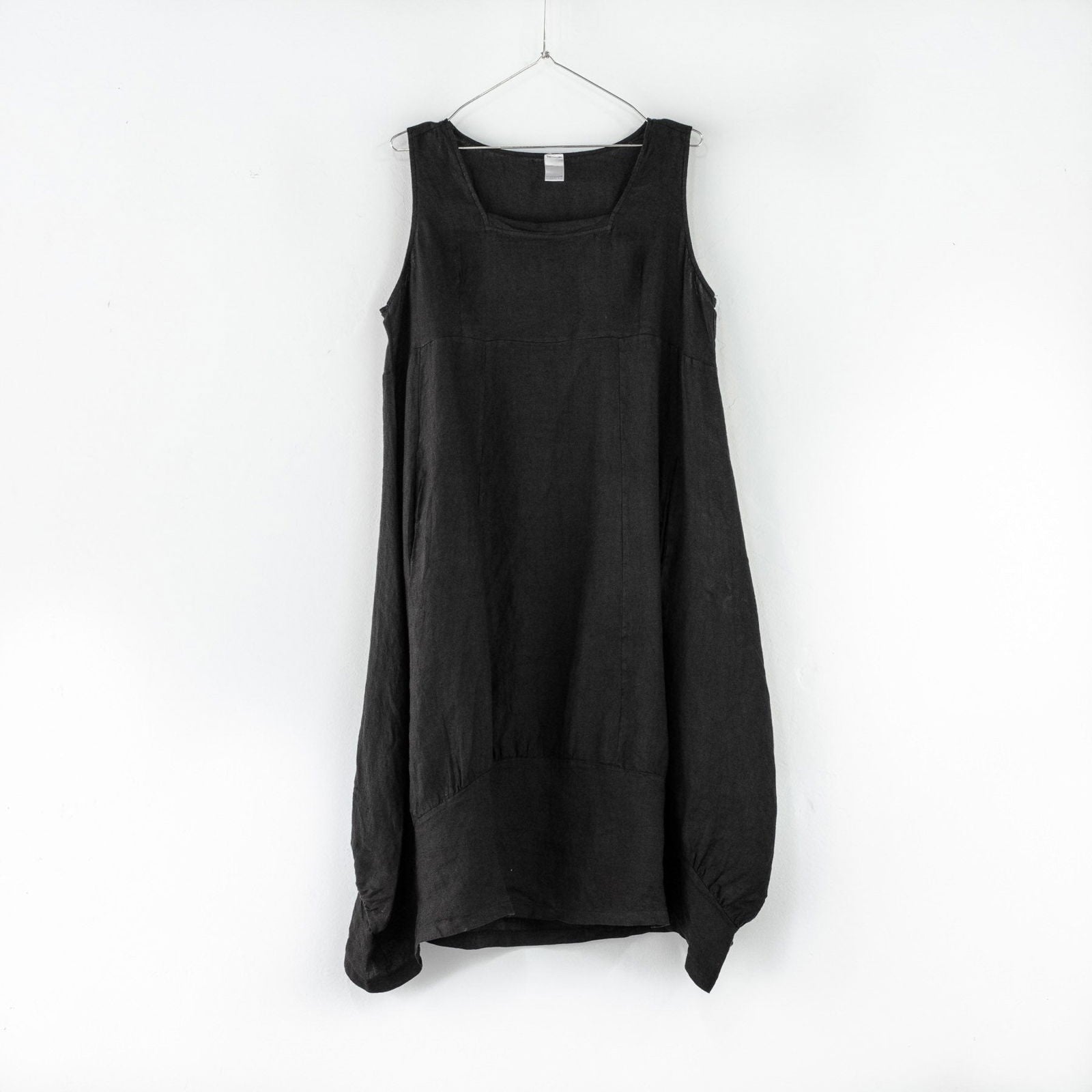 Montaigne Anaïs Linen Pinafore Dress Black