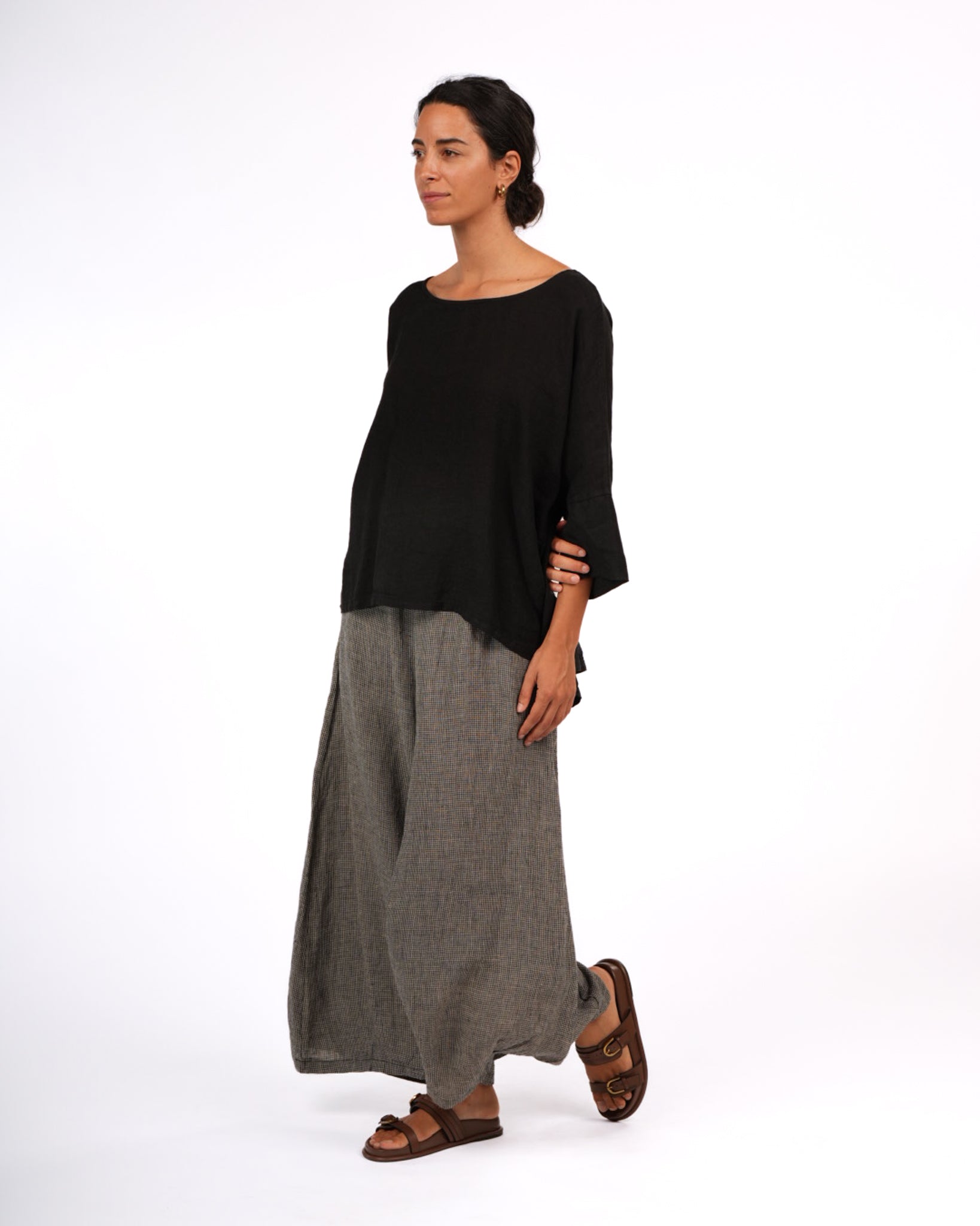 Montaigne Artiste Hi Lo Linen Top Black2