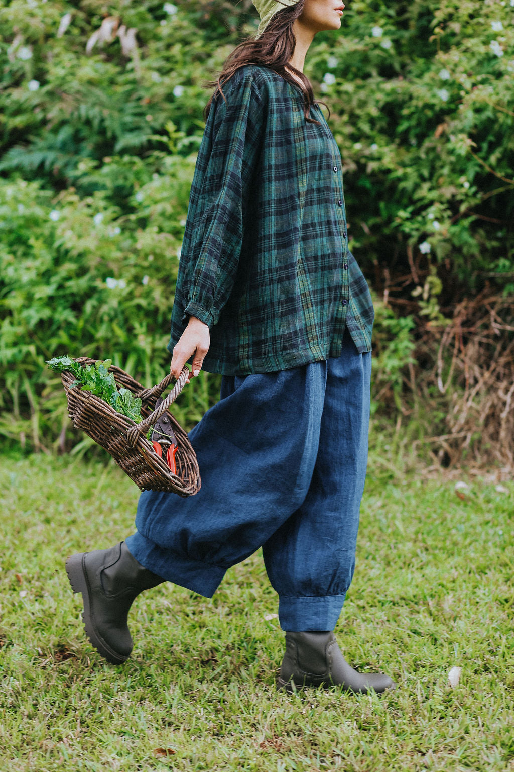 Montaigne Desi Linen Pants in Indigo3