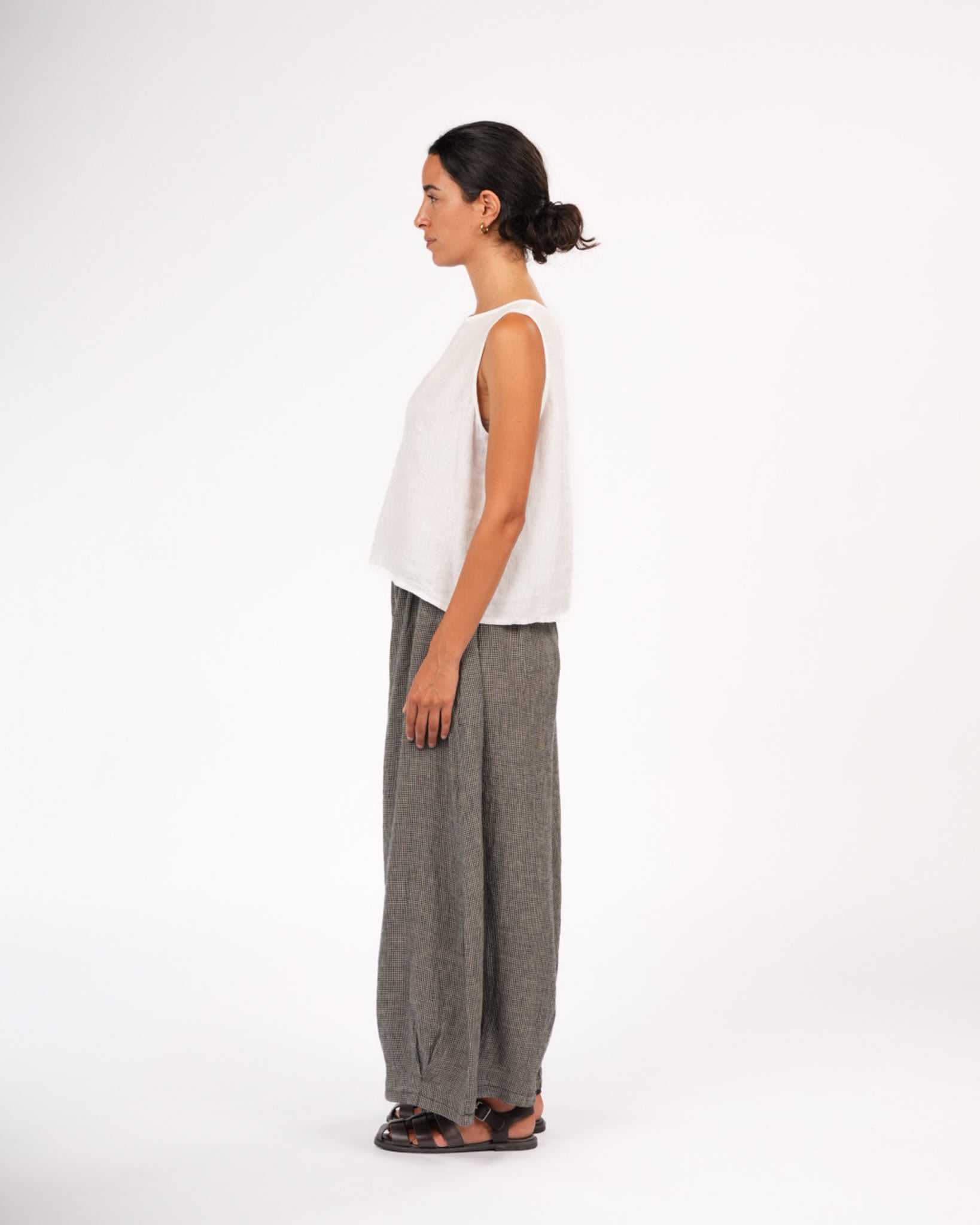 Montaigne Eadie Linen Pants in Fine Houndstooth Black8