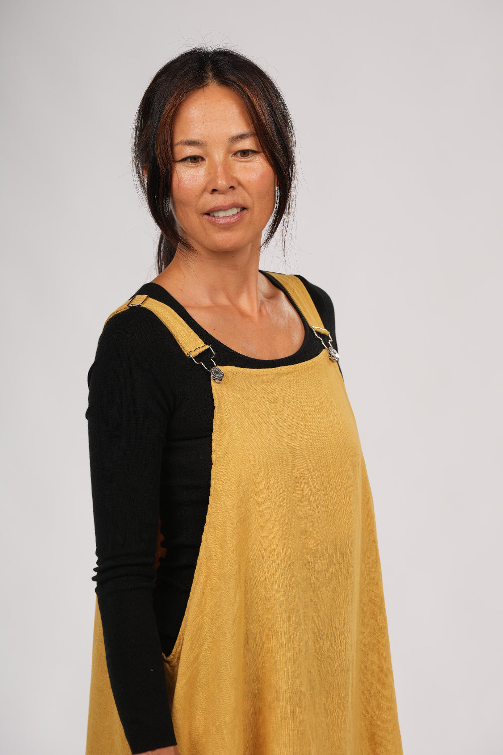 Montaigne Essential Merino Wool Scoop Neck Long Sleeve Black3