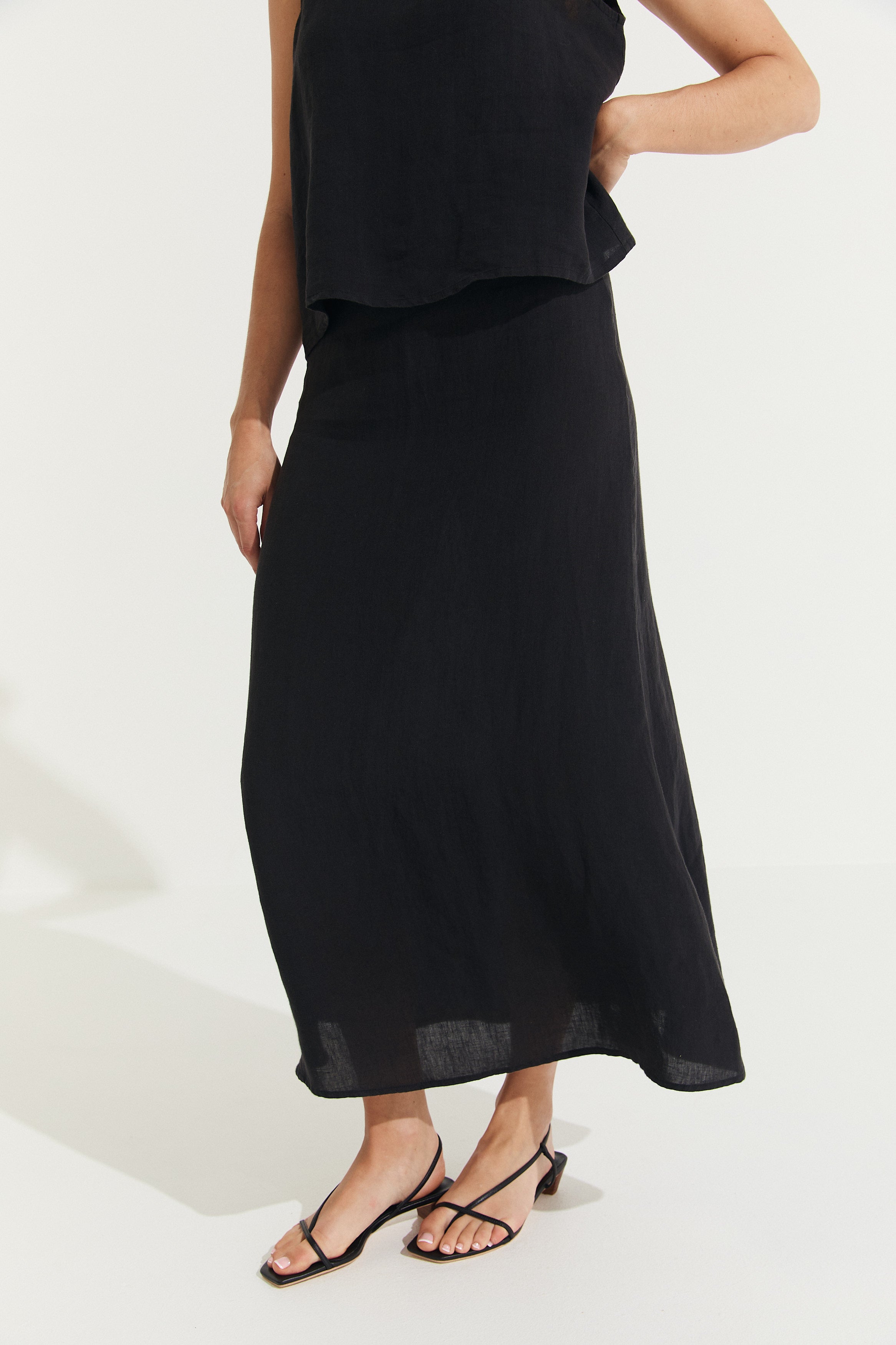 Montaigne Francie Full-Length Linen Maxi Skirt Black1