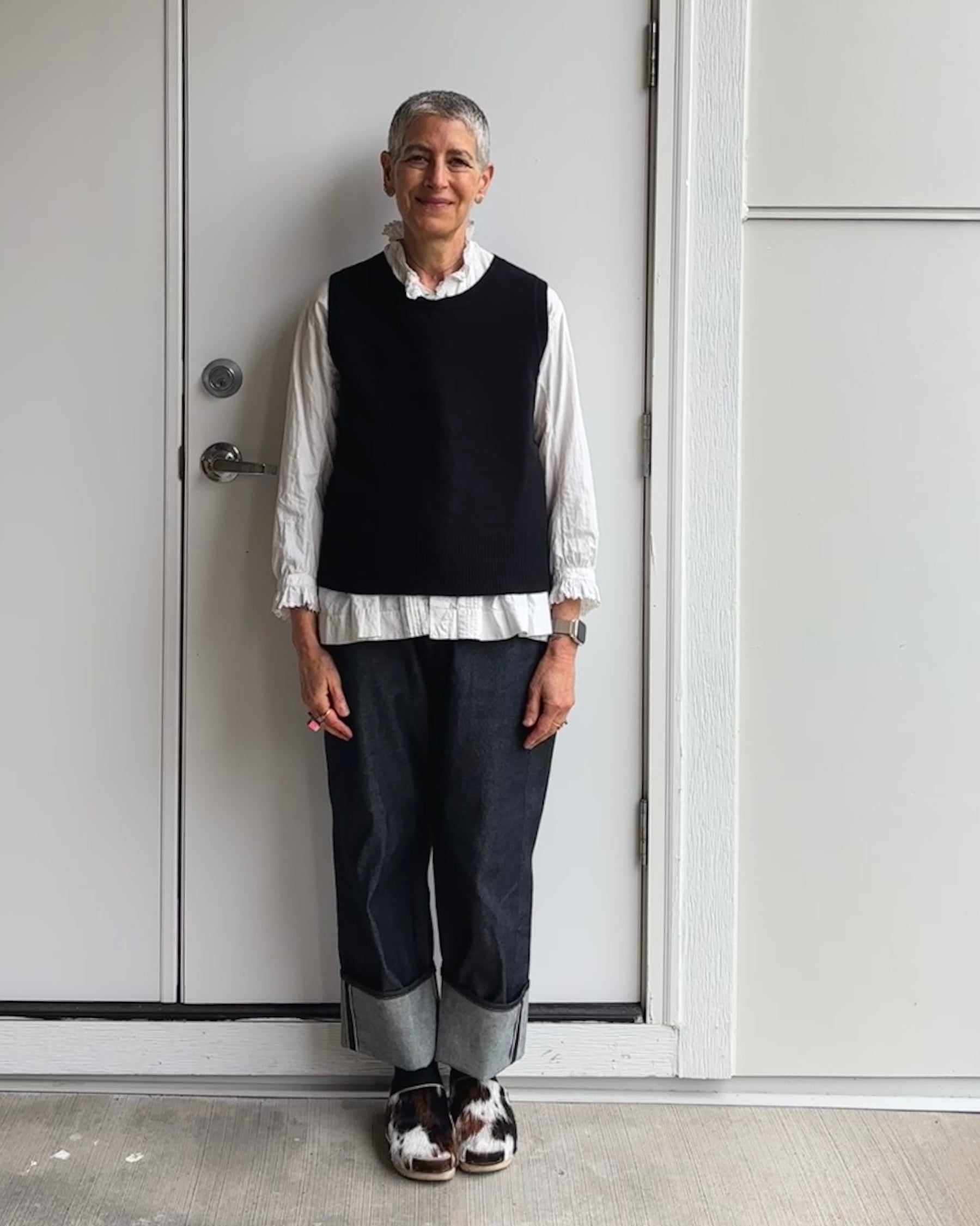 Montaigne Gigi 100% New Zealand Lambswool Vest Black1