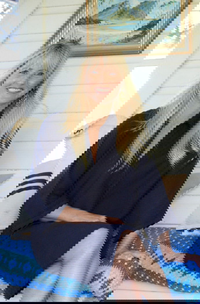 Montaigne Isabelle Linen Collared Shirt with Side Pockets Navy