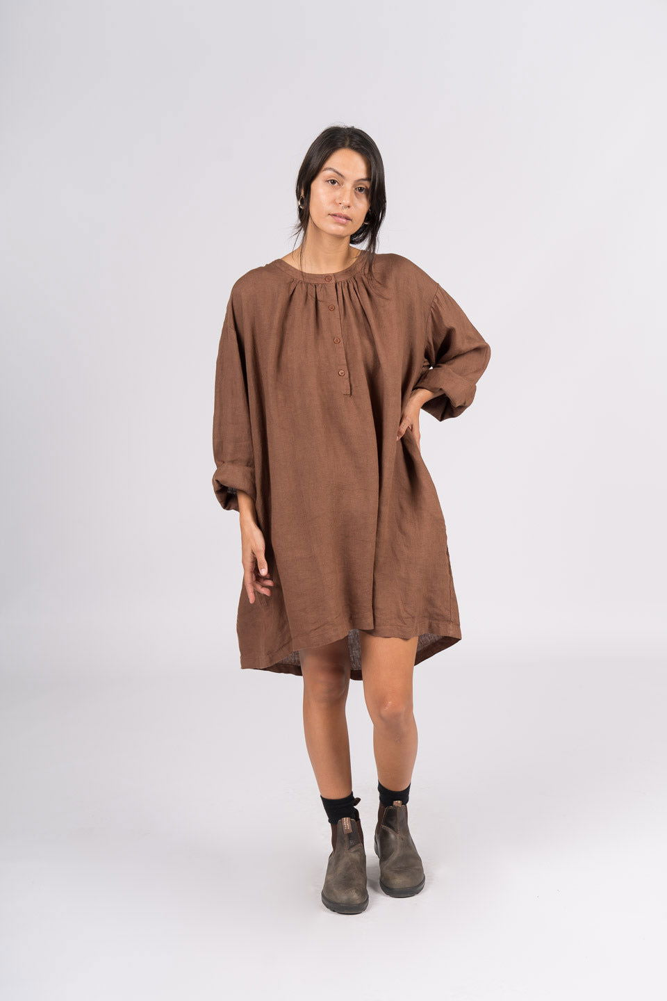 Montaigne Paysanne Oversized Linen Shirt Tobacco3