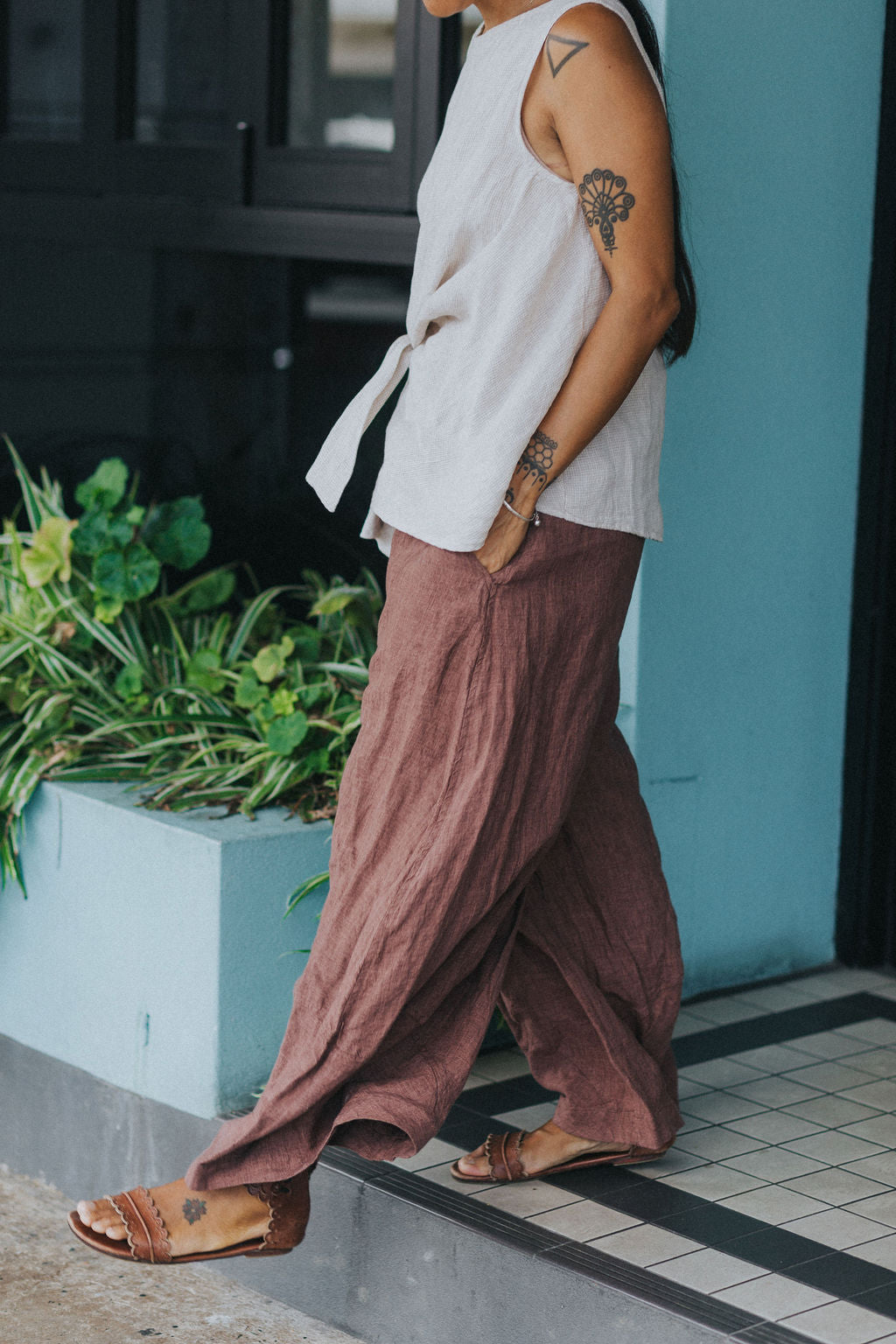 Montaigne Roland French Linen Pant Aubergine12