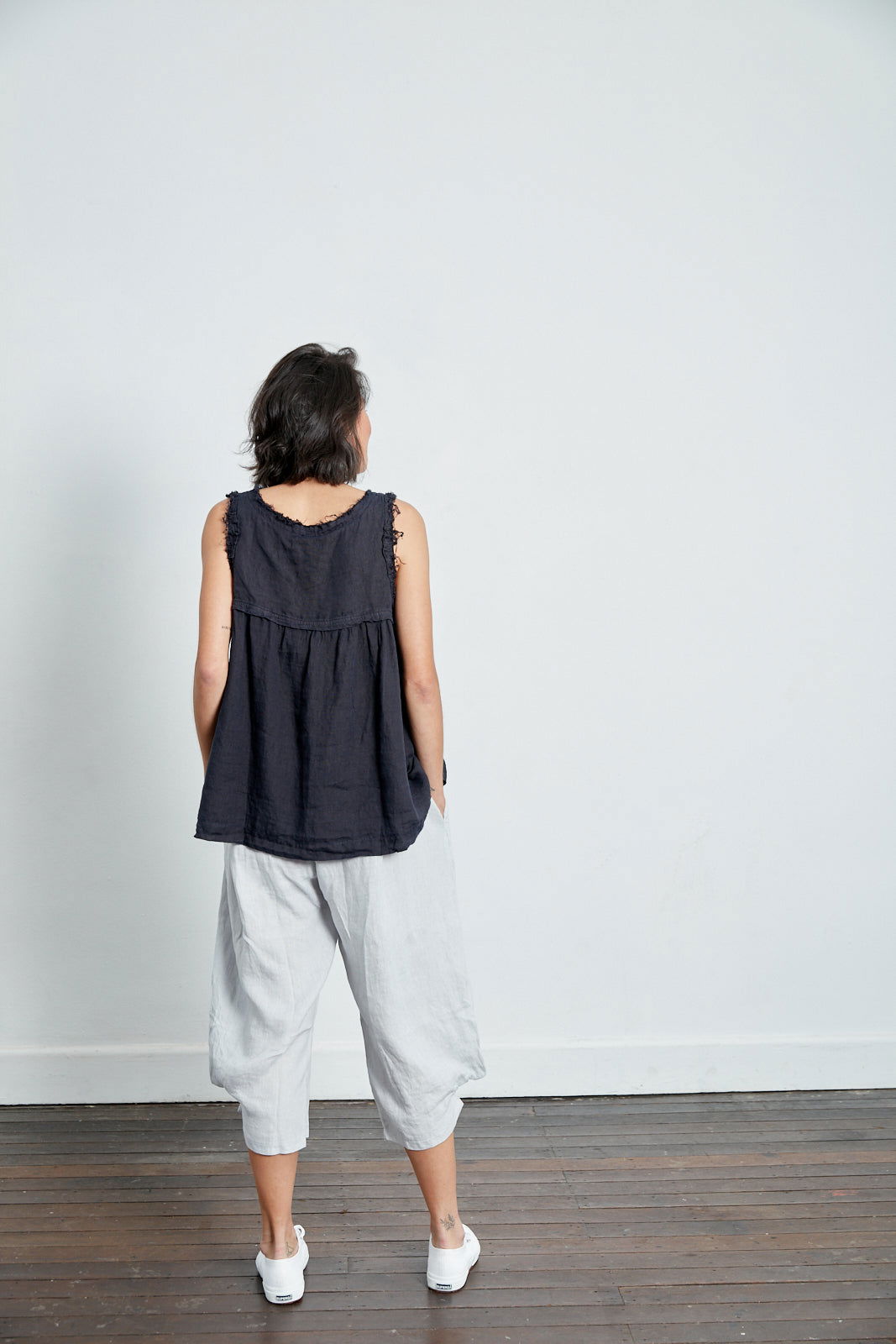 Montaigne Saint-Tropez Linen Capri Pants Silver2