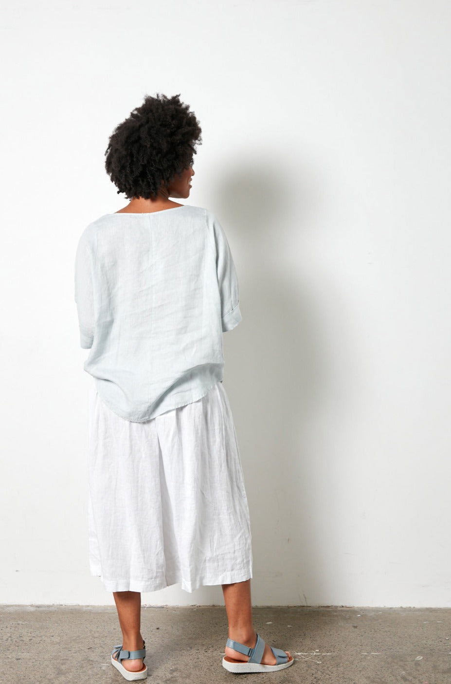 Montaigne Sérénité (Curved Hemline) Linen Top Silver2