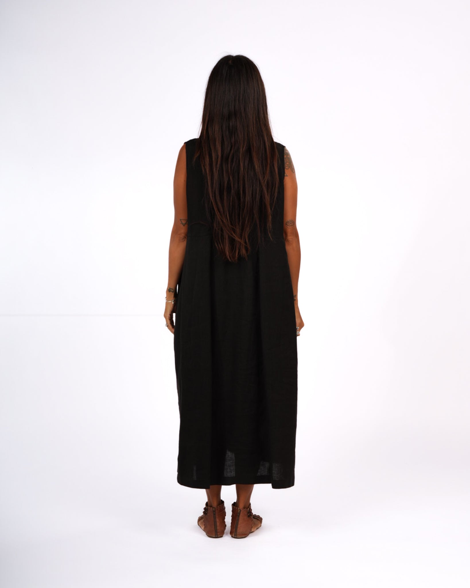 Montaigne Sorrento Button-Through French Linen V-Neck Dress Black2