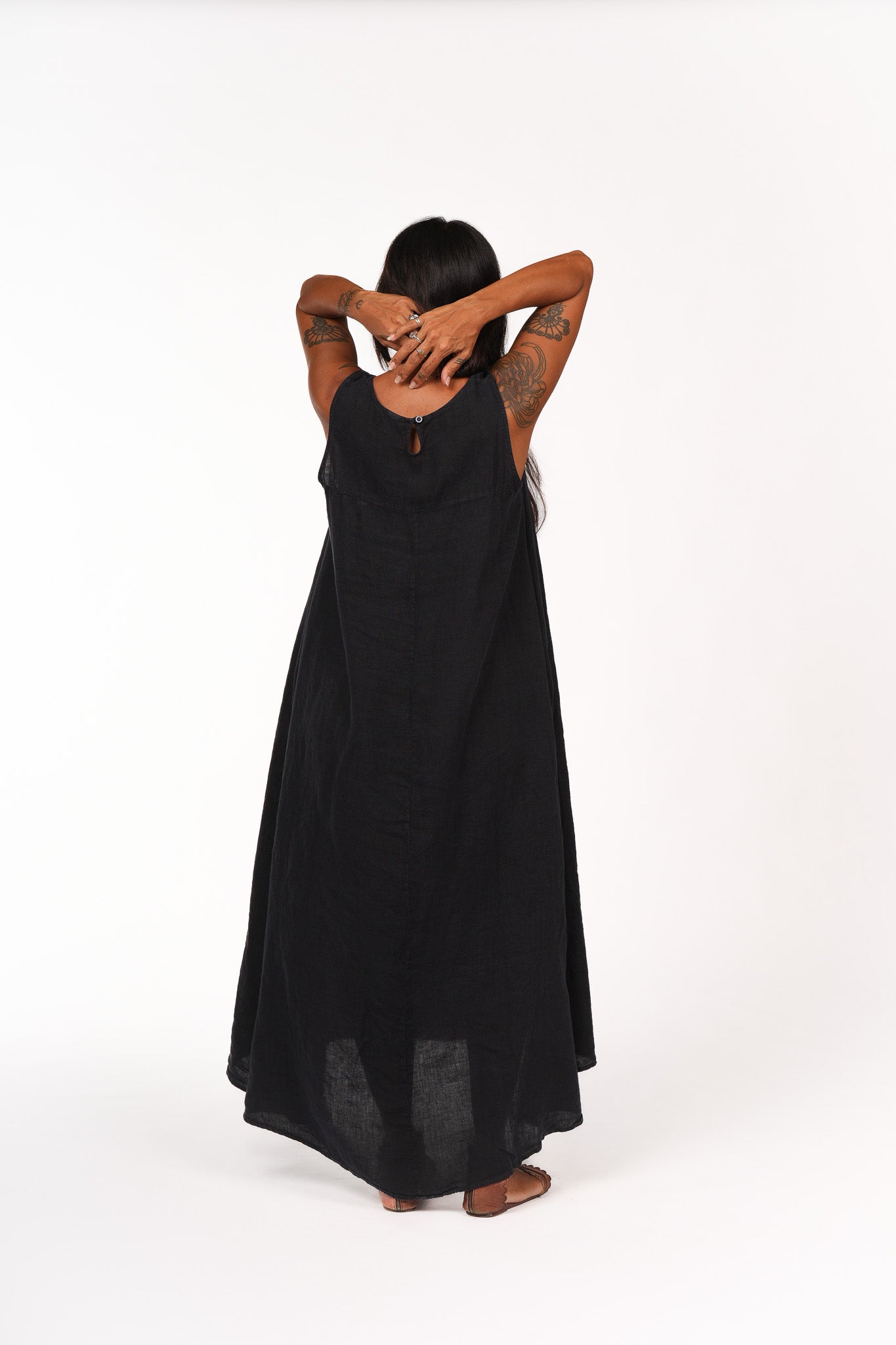 montaigne picasso a-line linen maxi dress black