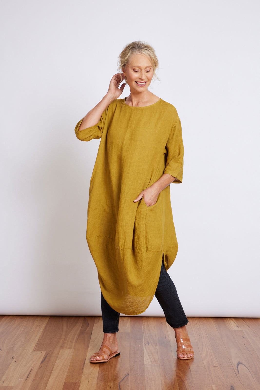 Montaigne Scallop Casual Linen Dress Senape1