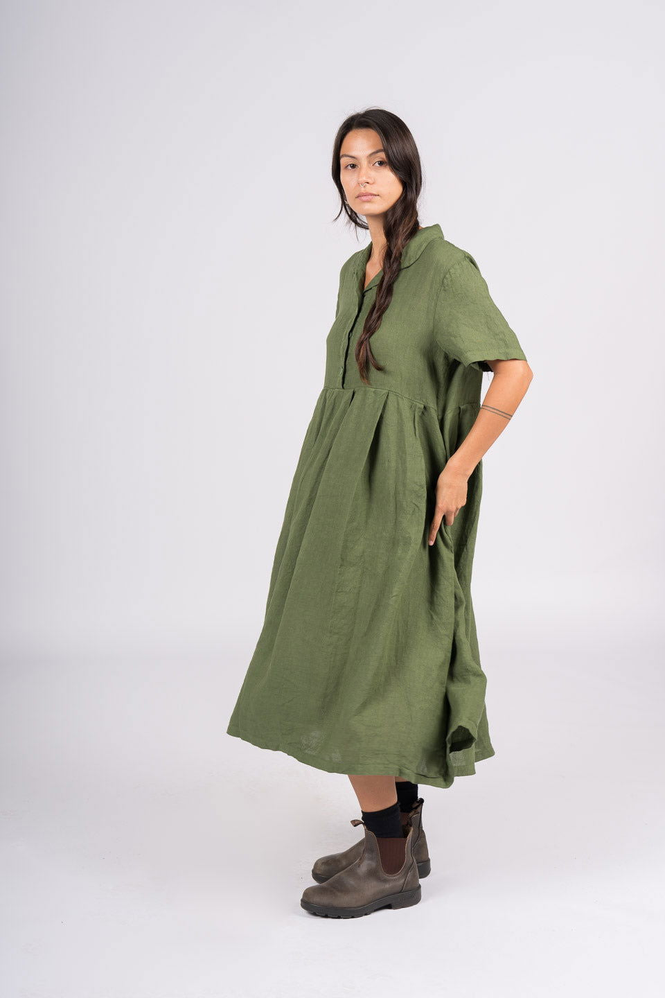 Montaigne Vianne Linen Dress with Pleats and Side Pockets Forest green2