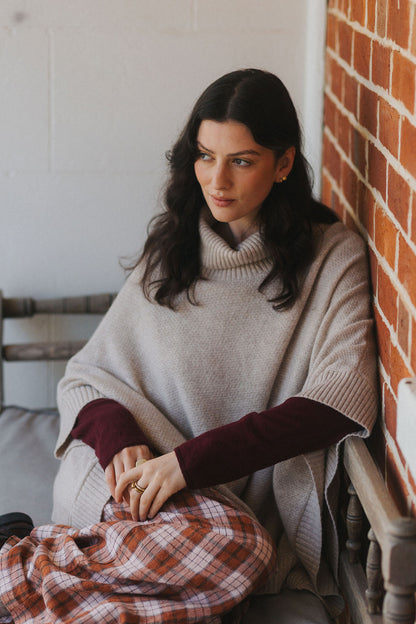 Montaigne Agnès 100% New Zealand Lambswool Poncho Light Oat4