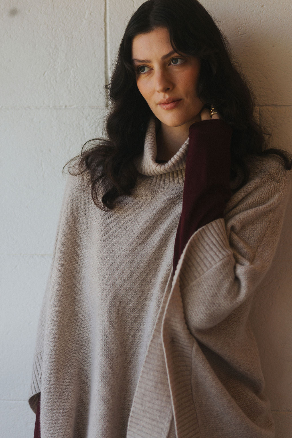 Montaigne Agnès 100% New Zealand Lambswool Poncho Light Oat5