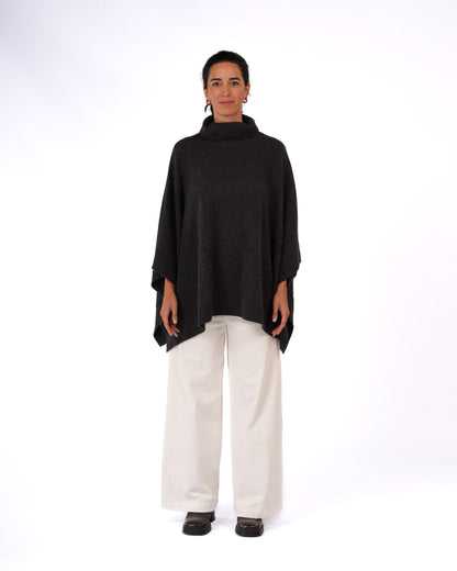 Montaigne Agnès 100% New Zealand Lambswool Poncho Charcoal