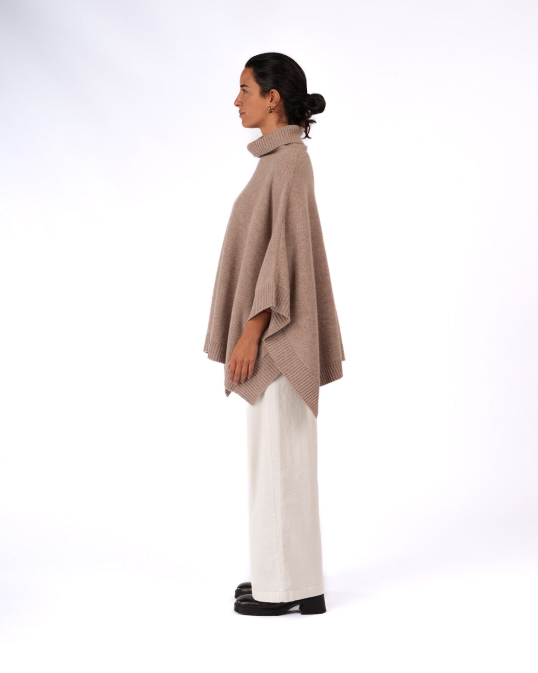 Montaigne Agnès 100% New Zealand Lambswool Poncho Oatmeal3
