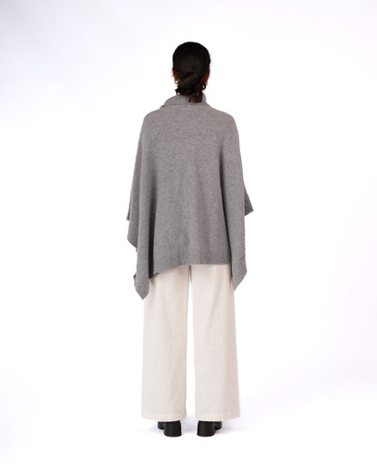 Montaigne Agnès 100% New Zealand Lambswool Poncho Soft Grey2