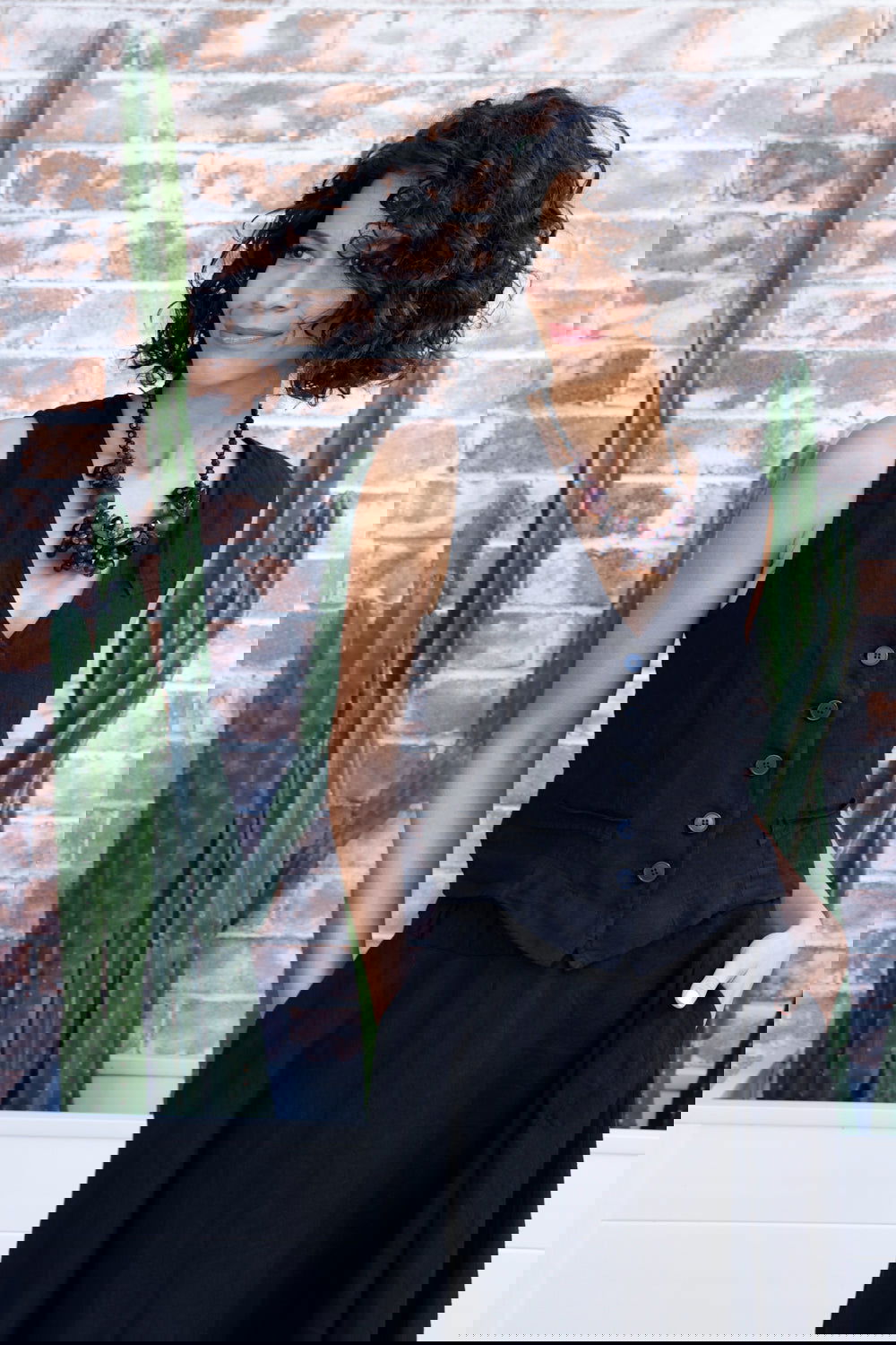 Montaigne Chloe Linen Vest Black1