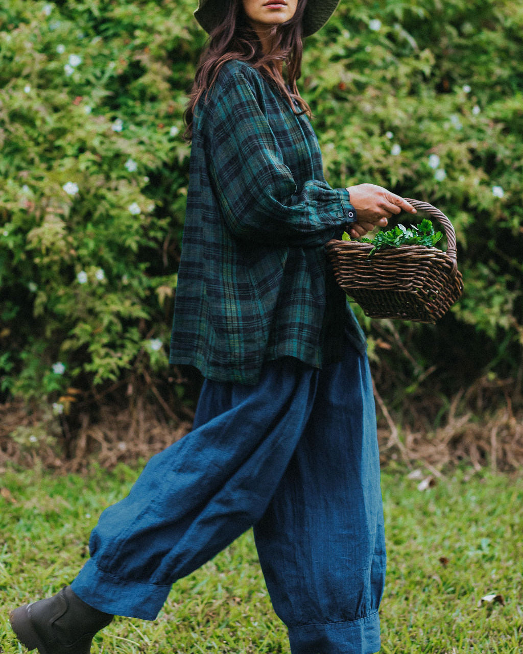 Montaigne Desi Linen Pants in Indigo1