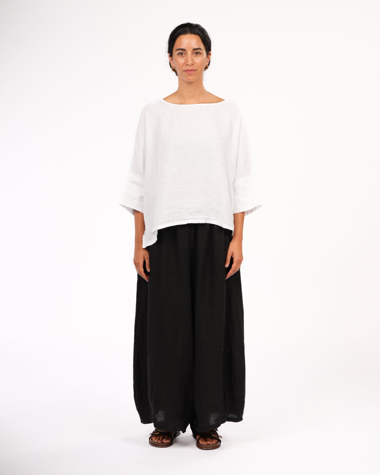 Montaigne Eadie  Linen Pant With Gathering Detail Black1