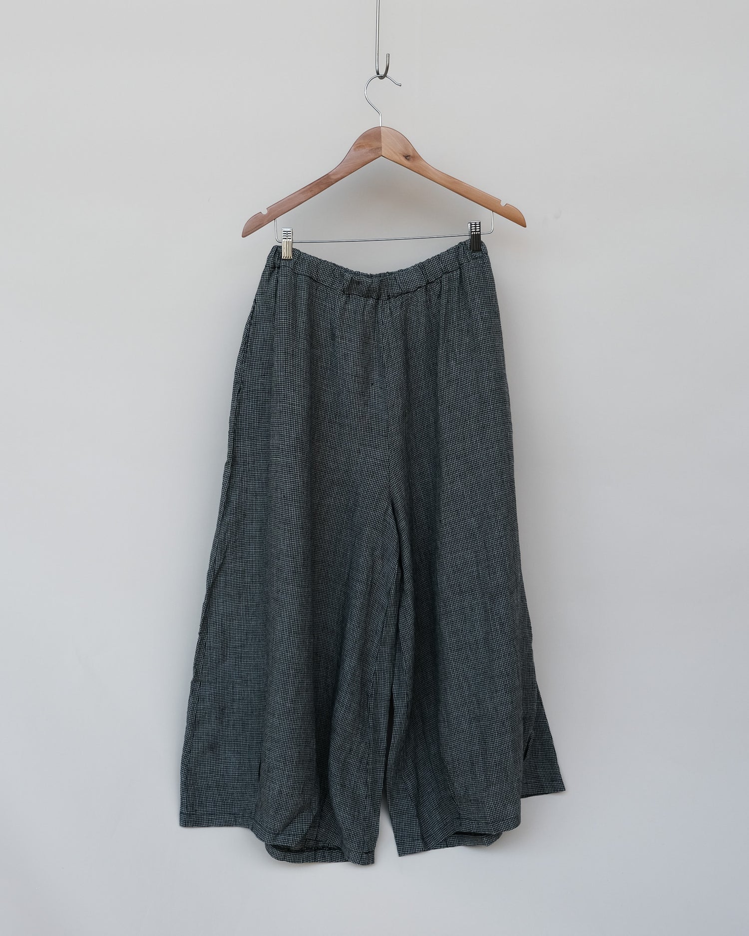 Montaigne Eadie Linen Pants in Fine Houndstooth Black