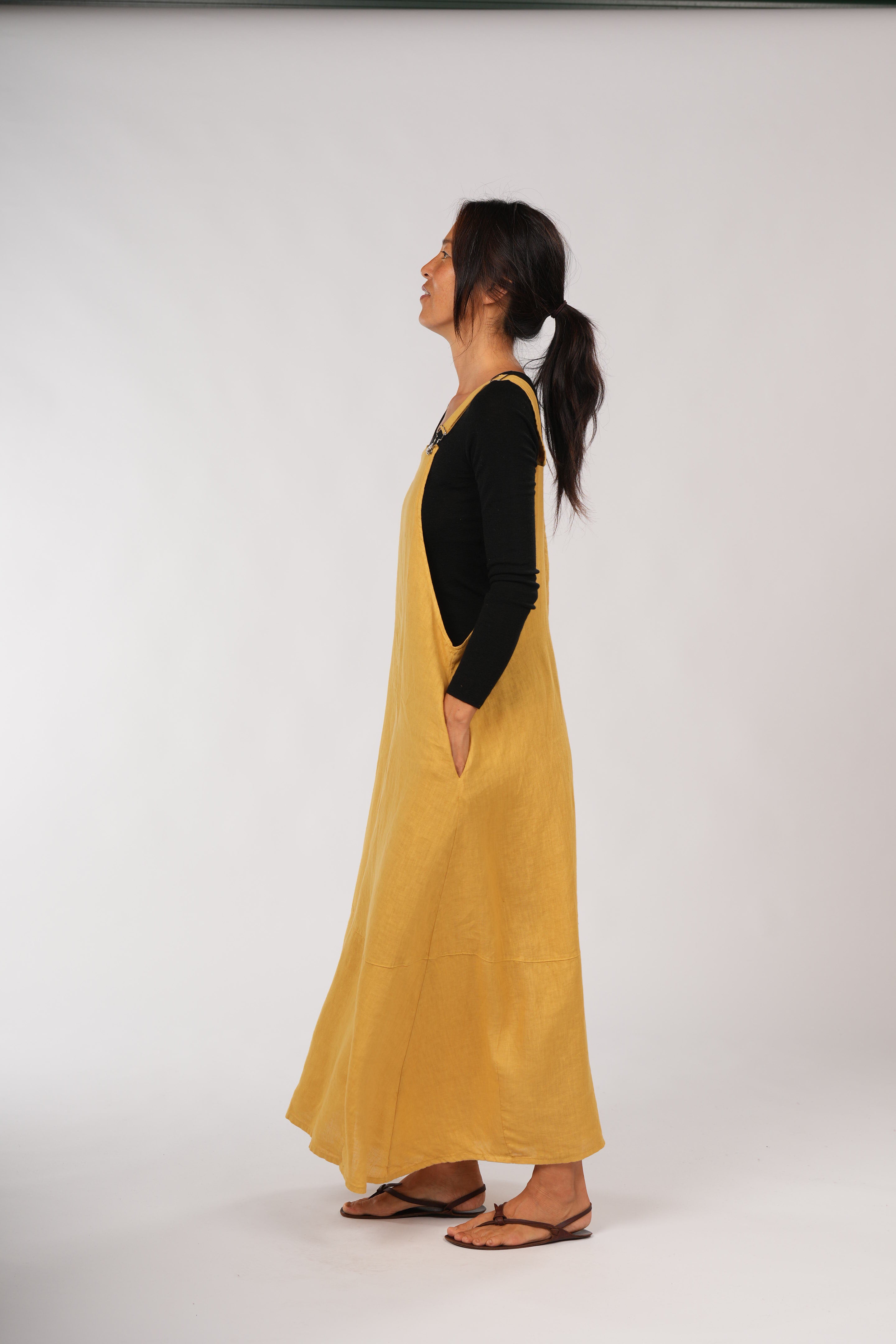 Montaigne Essential Merino Wool Scoop Neck Long Sleeve Black4