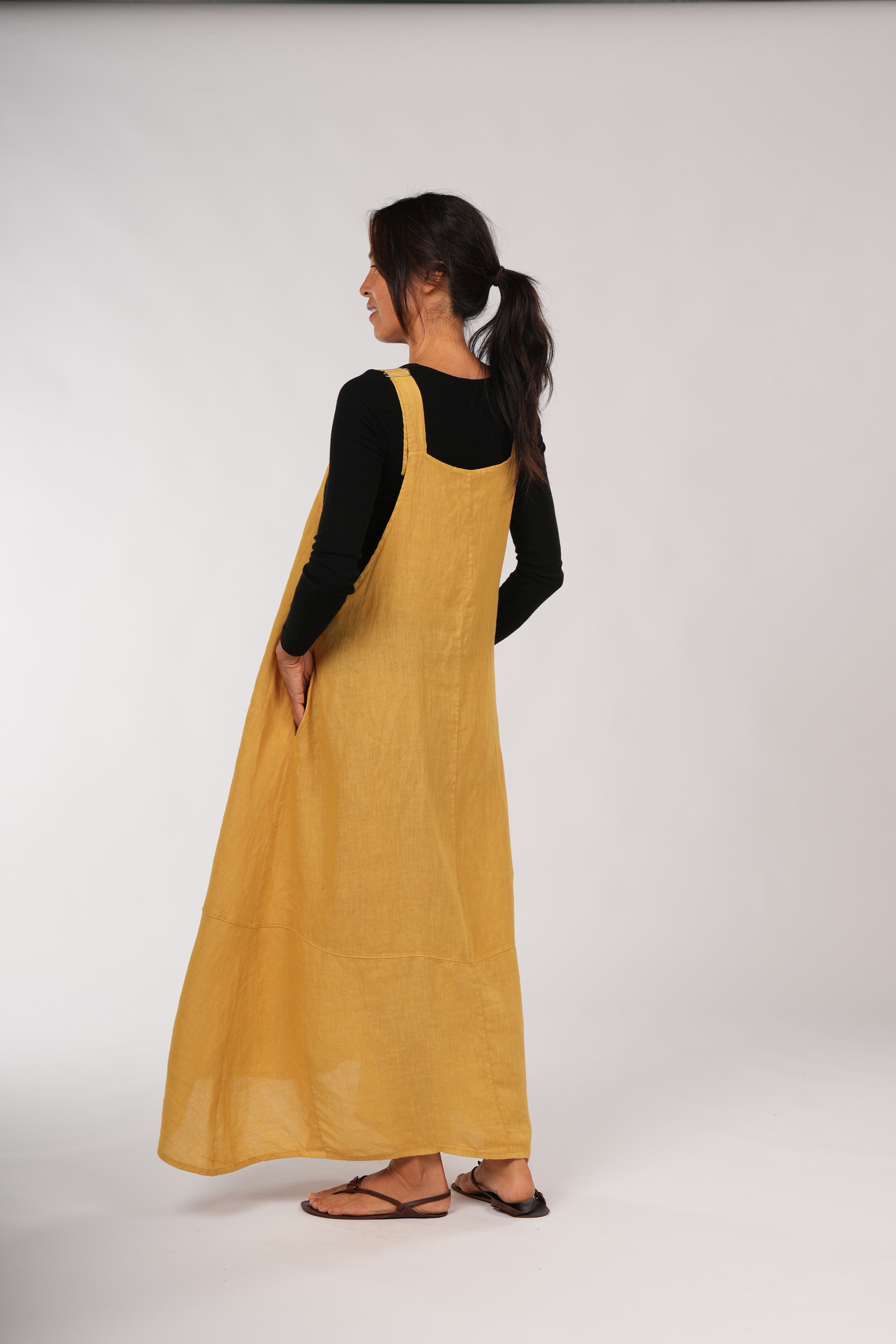 Montaigne Essential Merino Wool Scoop Neck Long Sleeve Black5