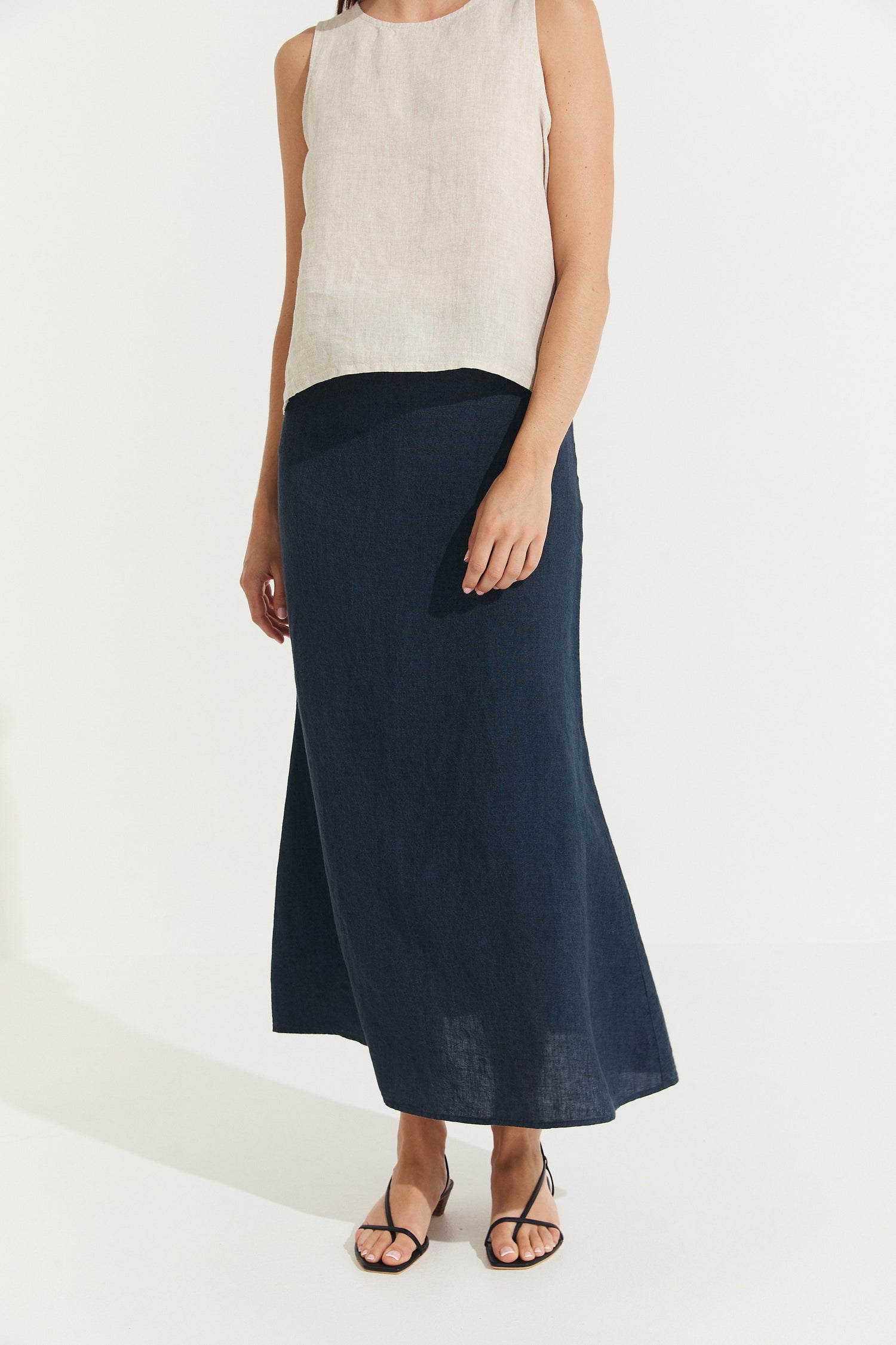 Montaigne Francie Full-Length Linen Maxi Skirt Navy2