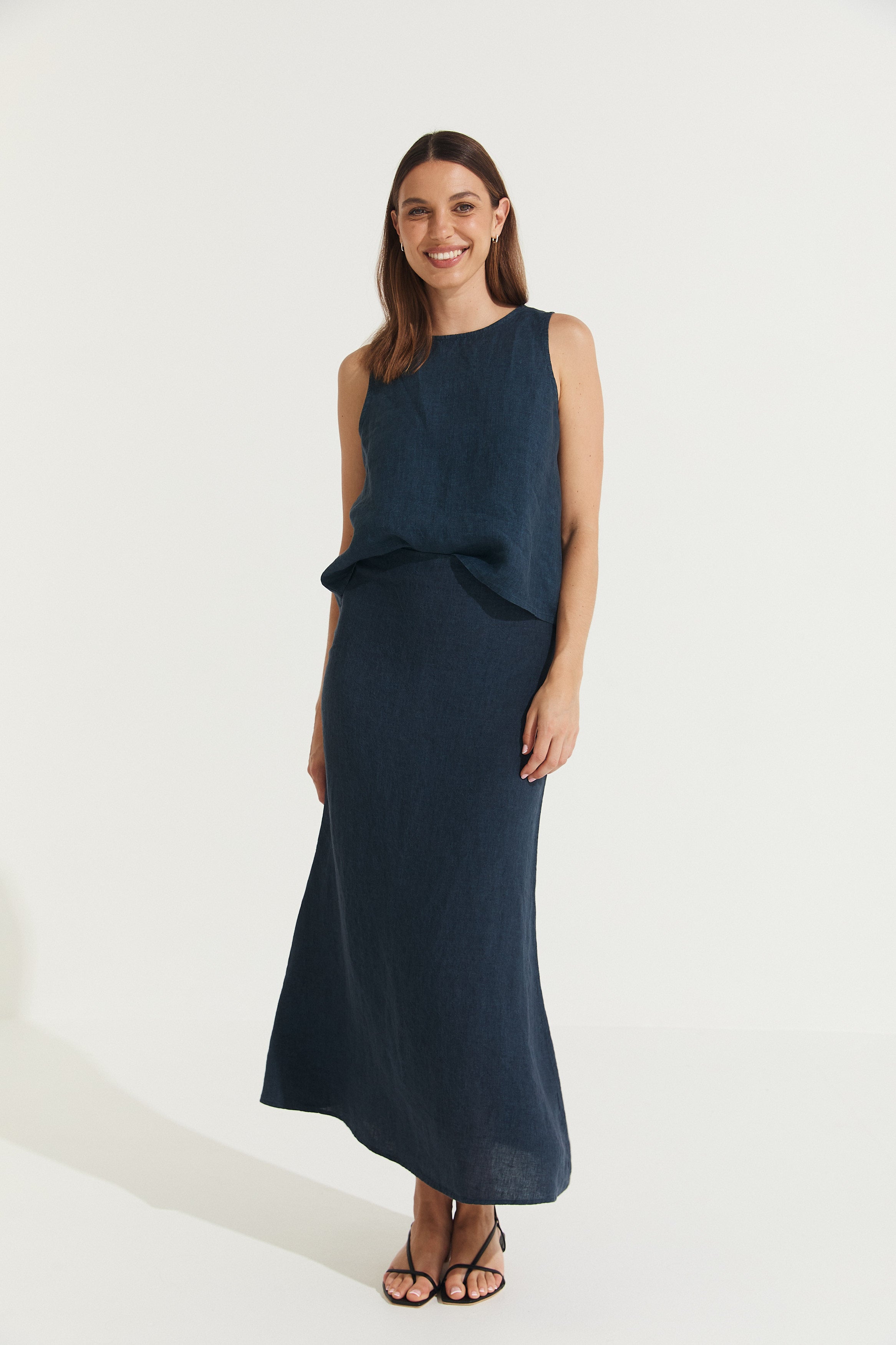 Montaigne Francie Full-Length Linen Maxi Skirt Navy4
