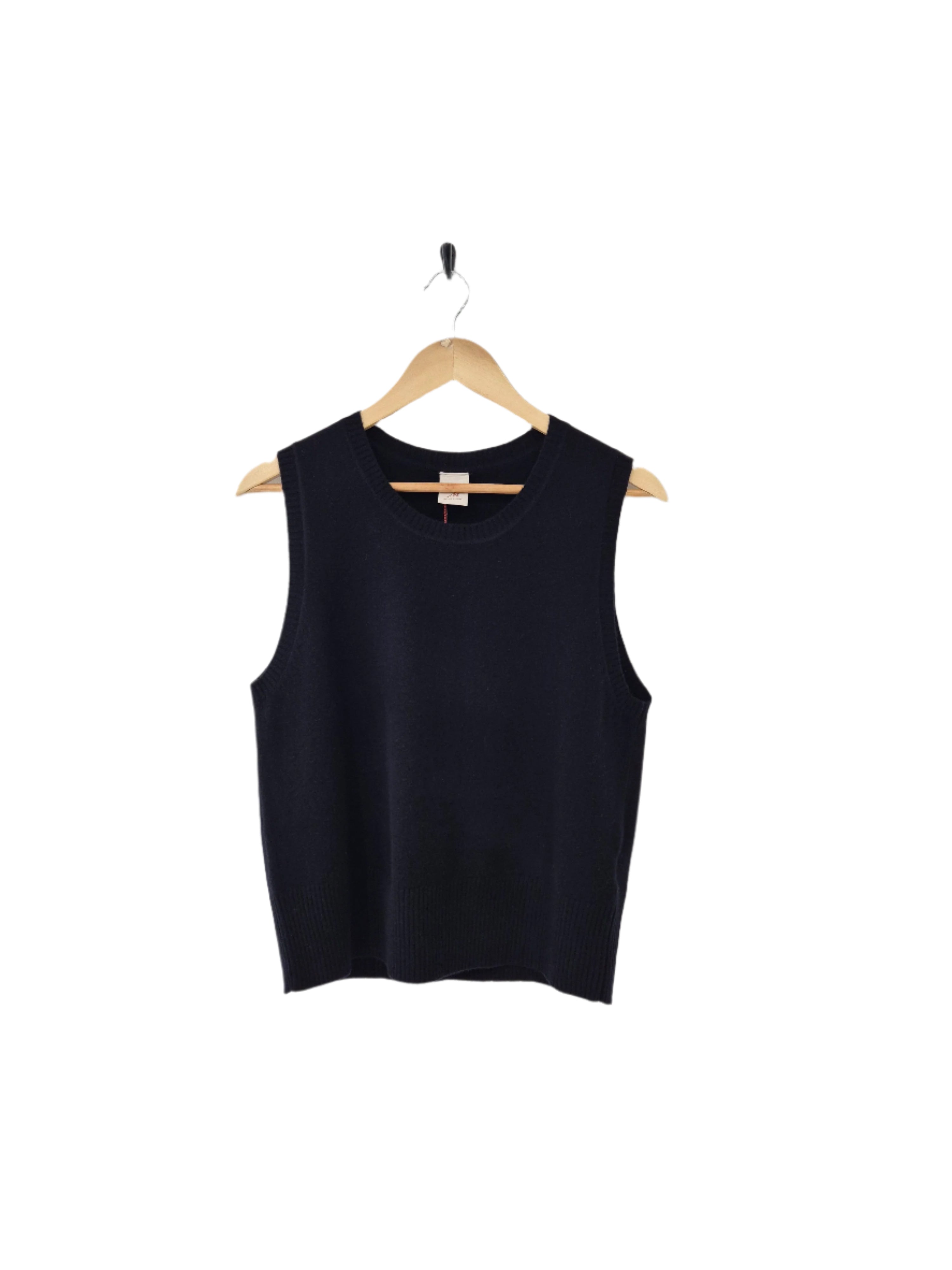 Montaigne Gigi 100% New Zealand Lambswool Vest Black1