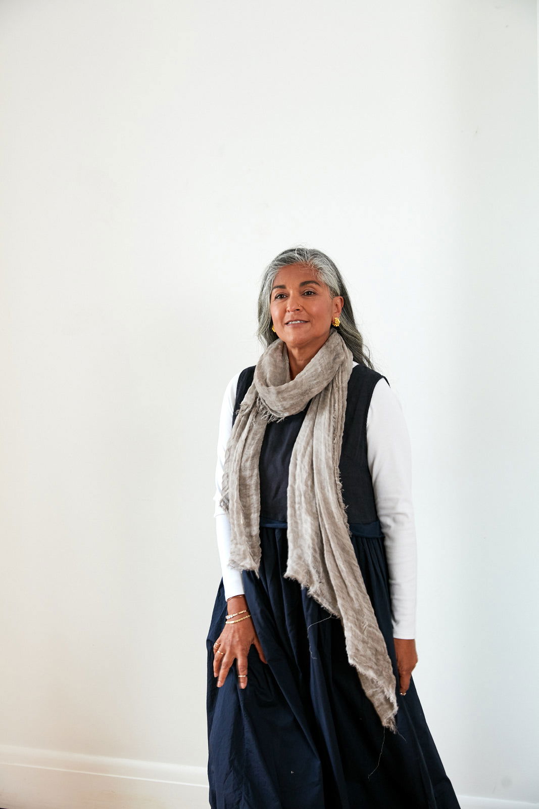 Montaigne Linen Scarf Pearl Grey1