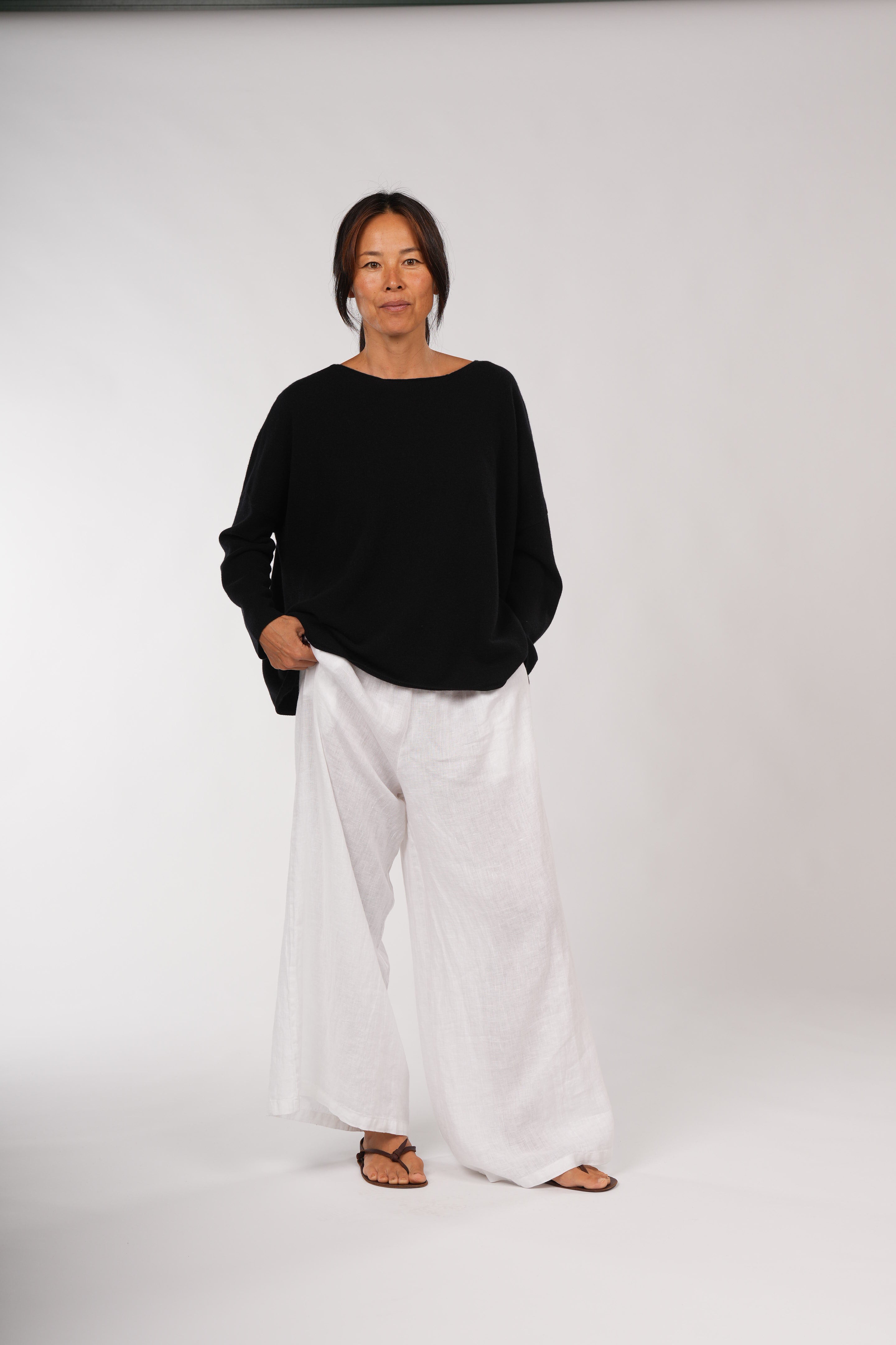 Montaigne Olivia 100% New Zealand Lambswool Jumper Black