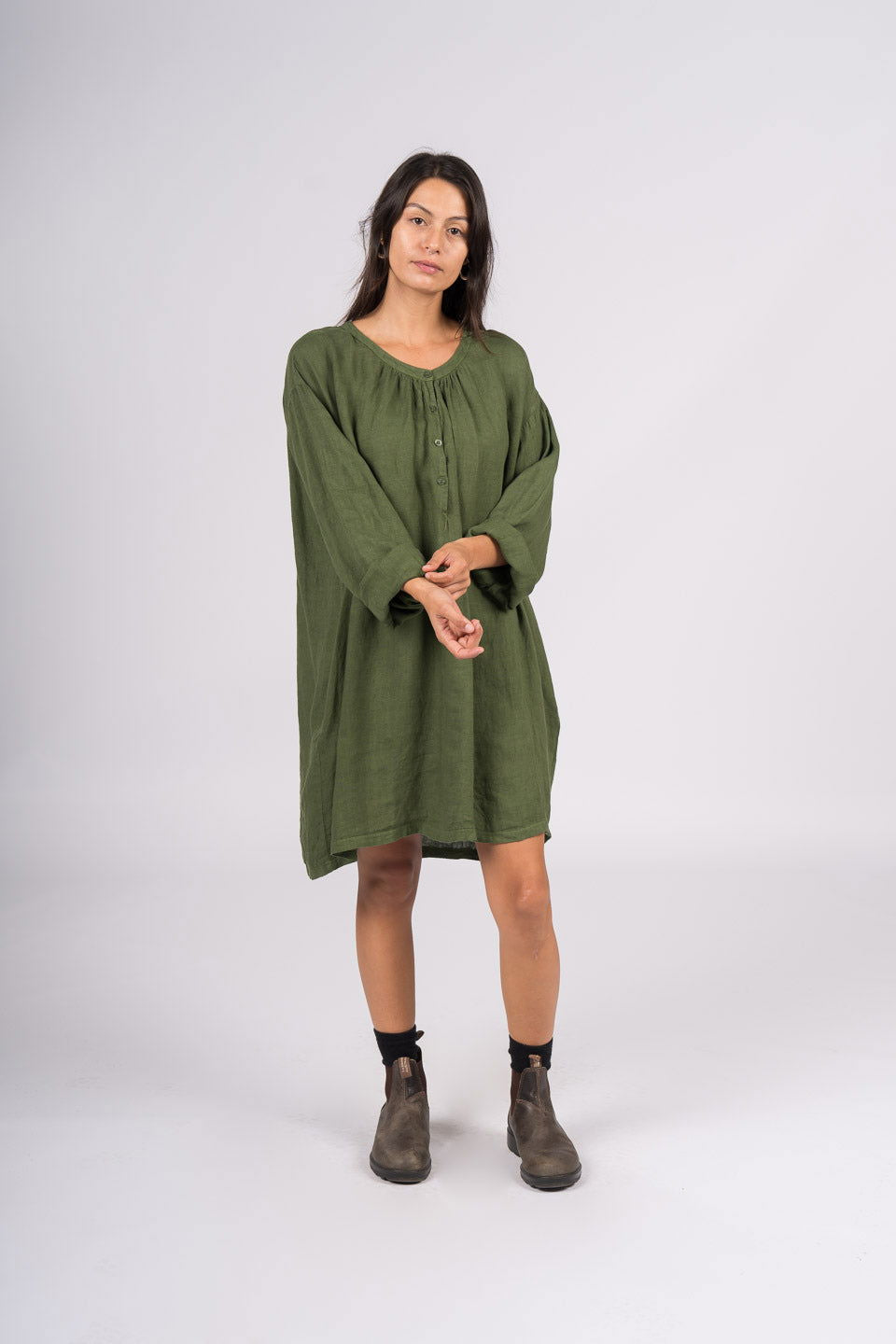 Montaigne Paysanne Oversized Linen Shirt Forest Green1