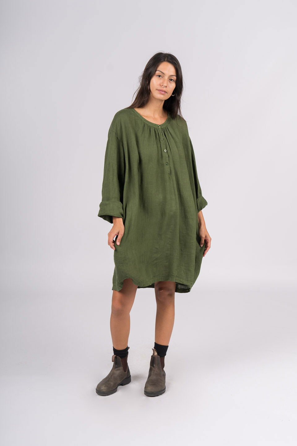 Montaigne Paysanne Oversized Linen Shirt Forest Green3