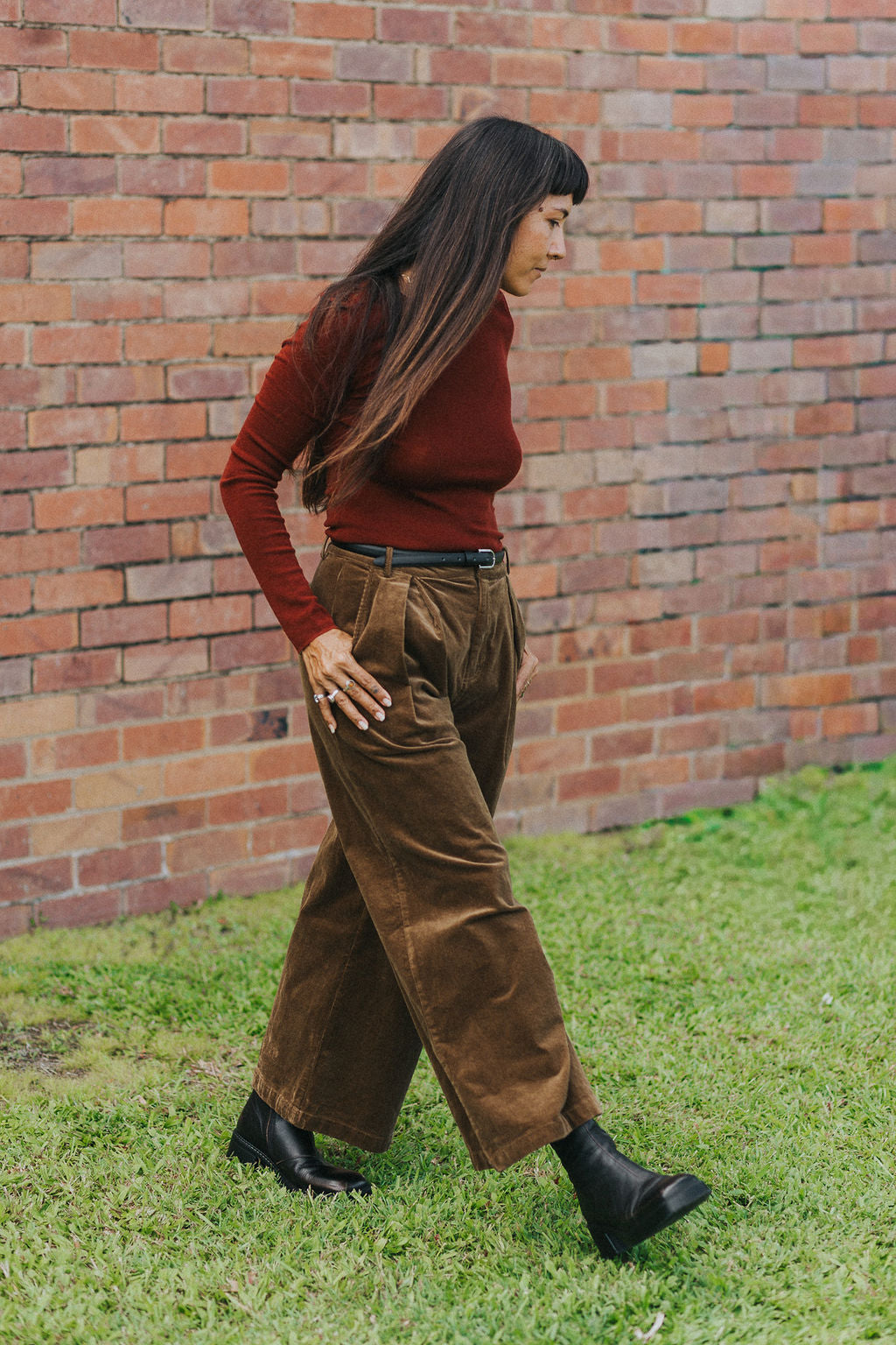 Montaigne Premium Cotton Corduroy Pleated Wide-Leg Pants Olive4