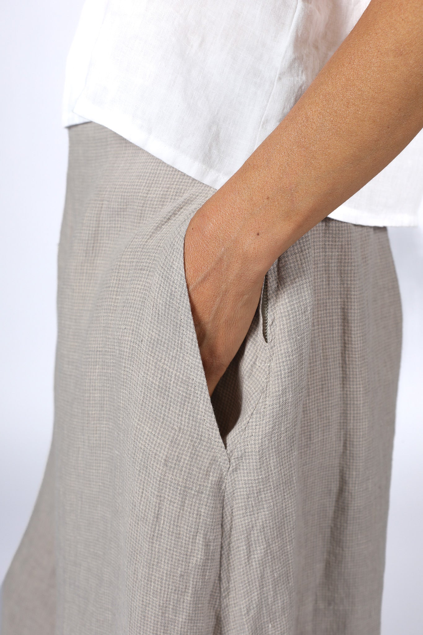Montaigne Roland Linen Pants in Houndstooth