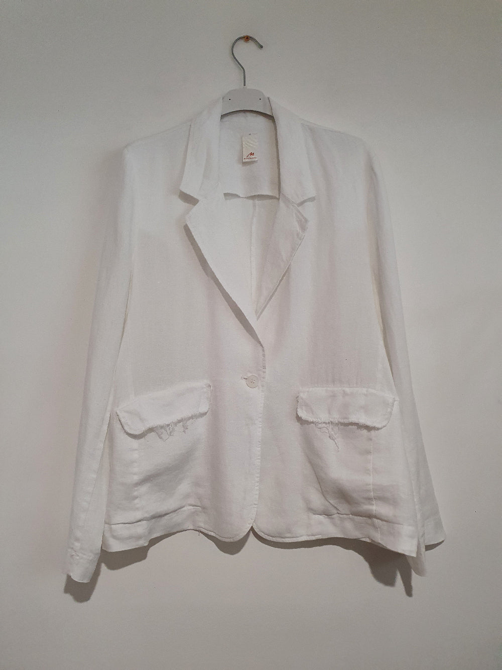Montaigne Saint-Cloud Relaxed Fit Linen Blazer with Raw Seams White