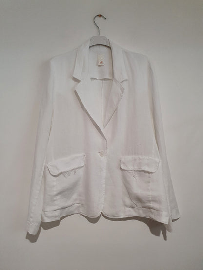 Montaigne Saint-Cloud Relaxed Fit Linen Blazer with Raw Seams White