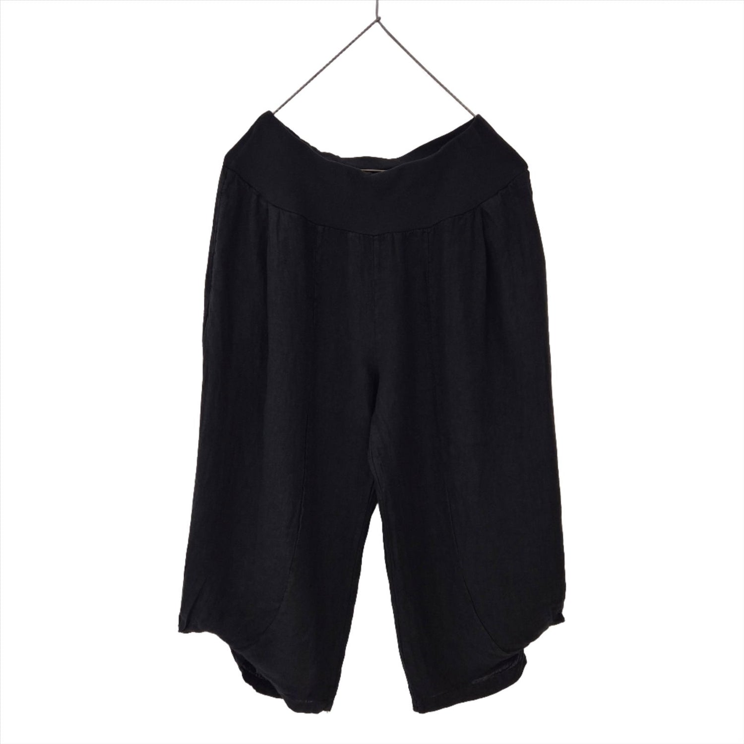 Montaigne Saint-Tropez Linen Capri Pants Black1