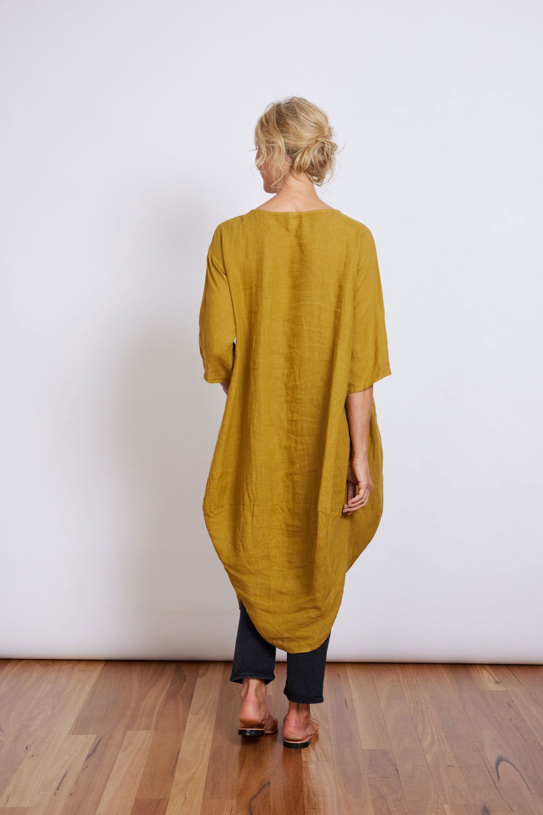 Montaigne Scallop Casual Linen Dress Senape3