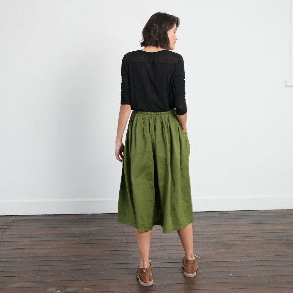 Montaigne Transeasonal Linen Skirt with Front Pocket Forest Green2