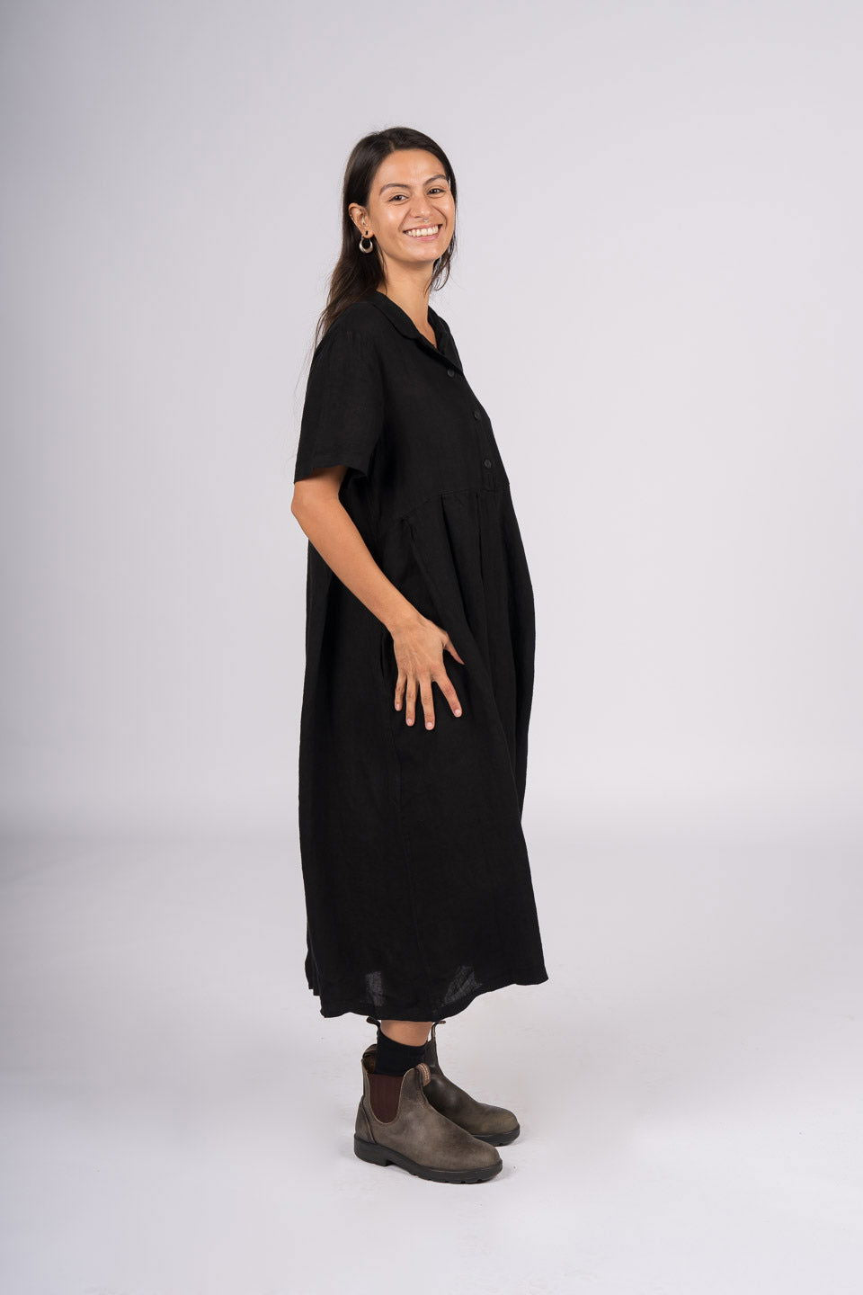 Montaigne Vianne Linen Dress with Pleats and Side Pockets Black