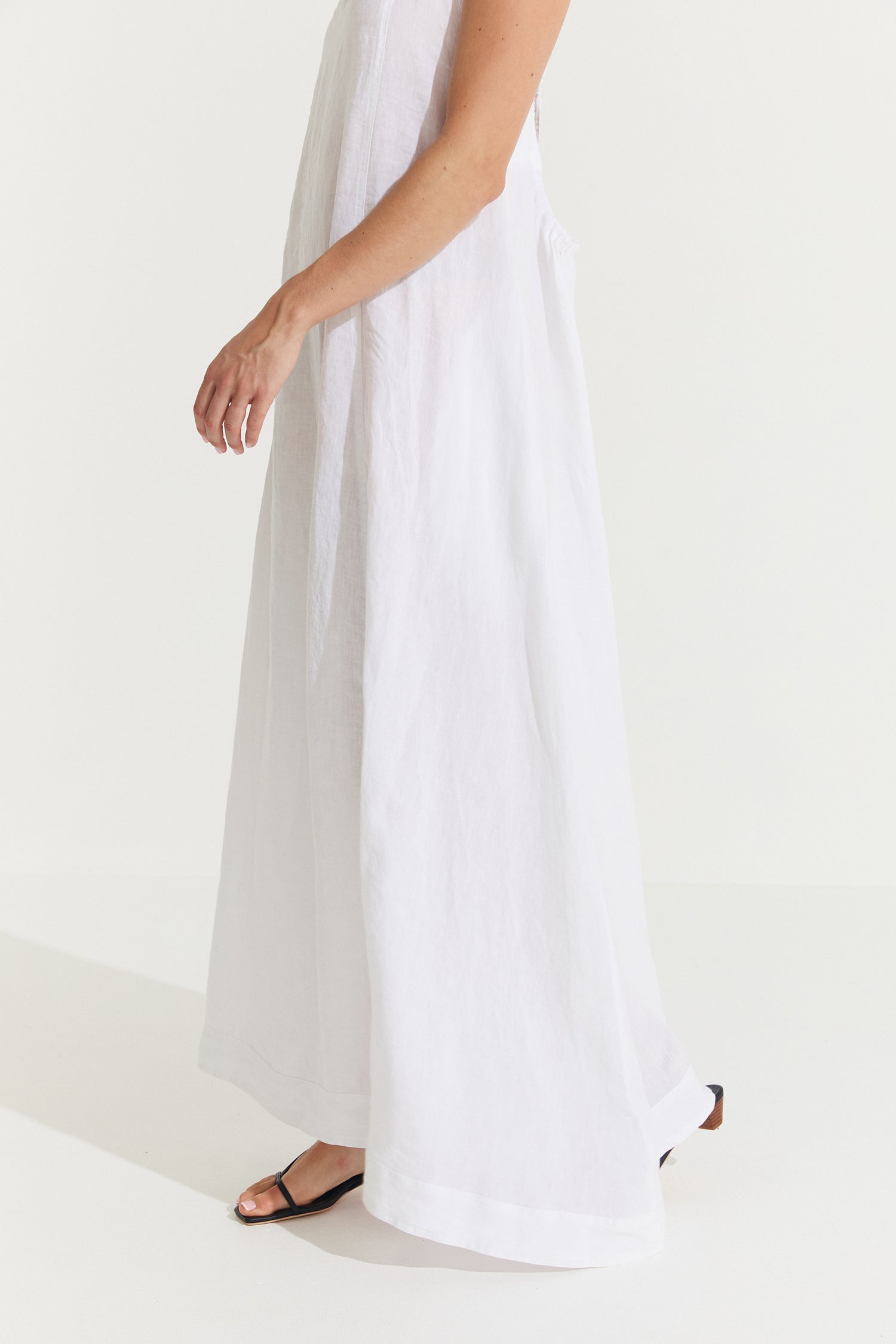 Montaigne Scarlett Full-Length Linen Dress White3