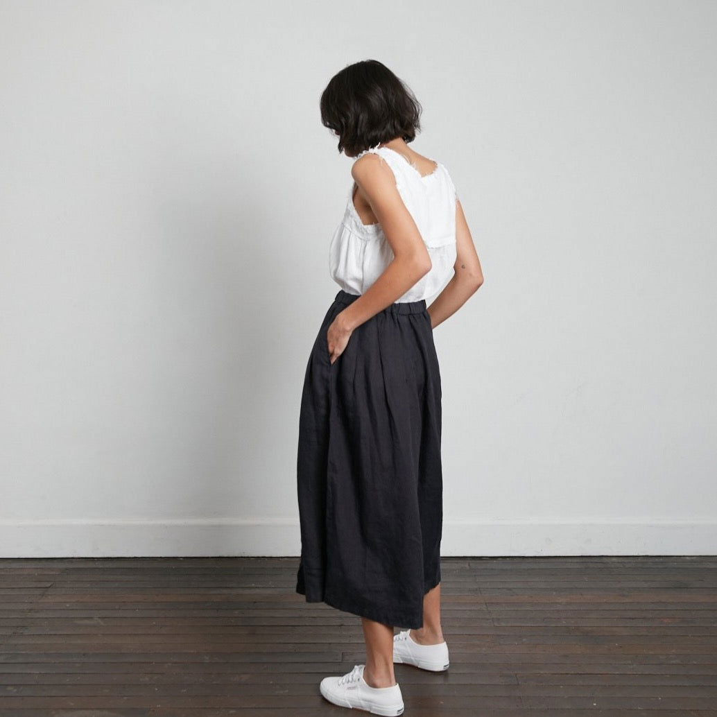 Montaigne Solid Linen Culottes Navy1