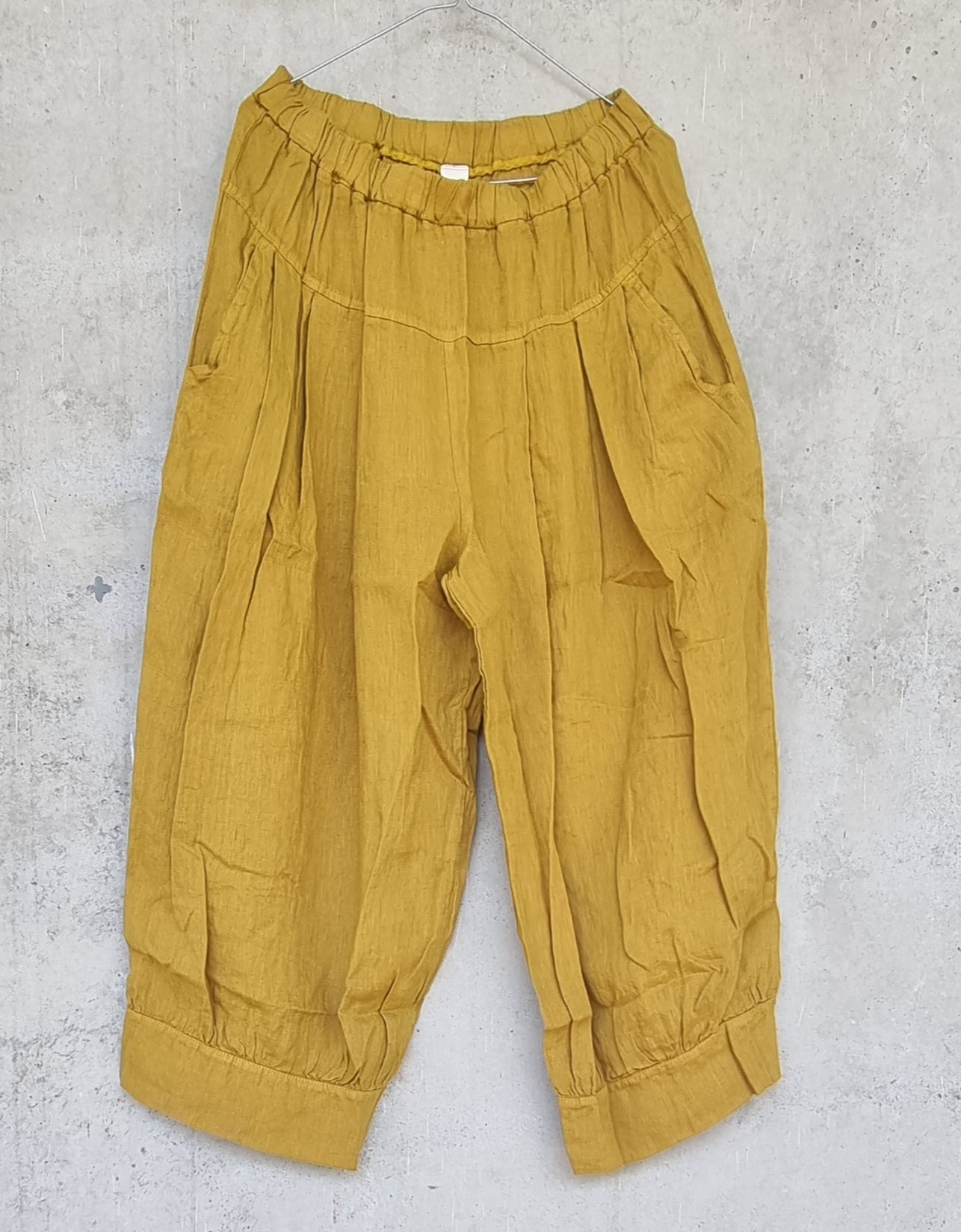 Desi linen pants with back pockets – Montaigne Paris